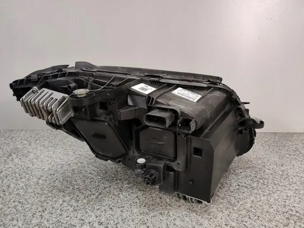 LINKER VOOR LED PERFORMANCE LAMP MERCEDES C KLASSE W205 image 6