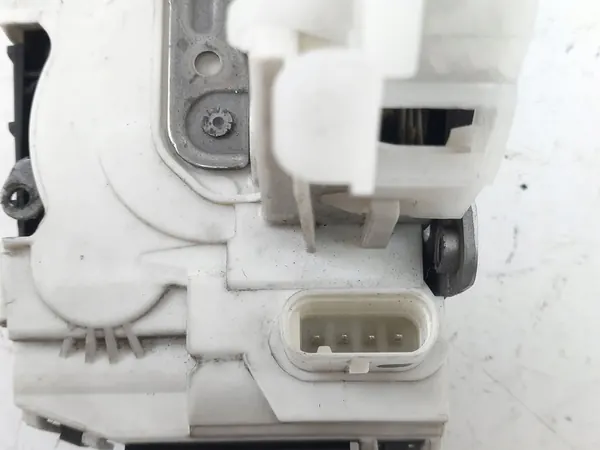 Vänster framdörrslås MERCEDES-BENZ E (W212) A0997200135 image 5