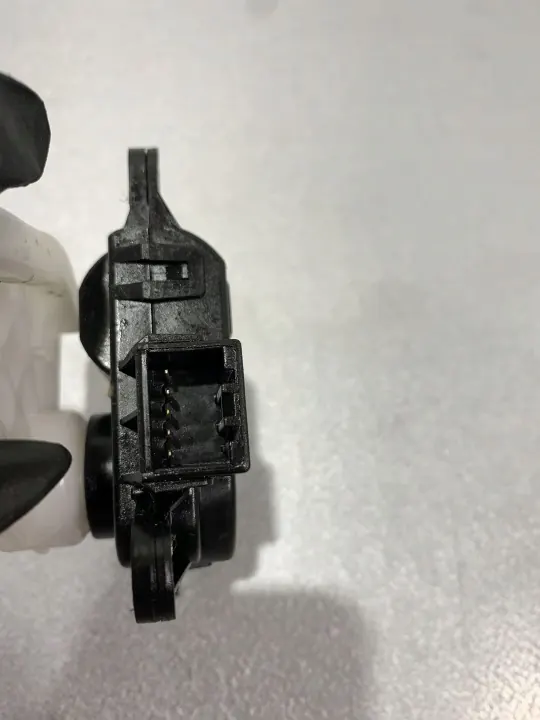 Kia Stonic Lämmitysklappi OEM FBZ18122 - Käytetty image 3