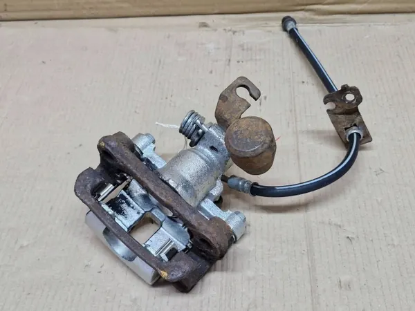 Bromsokhållare bak Kia Picanto OEM DE13104143 image 4