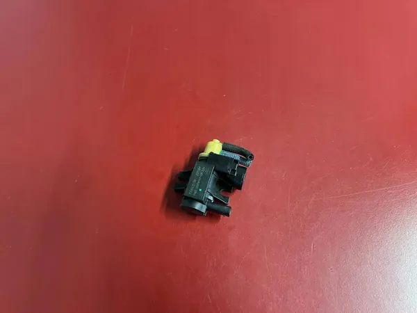 BMW OE 8589117 Turbvakuumventil image 2