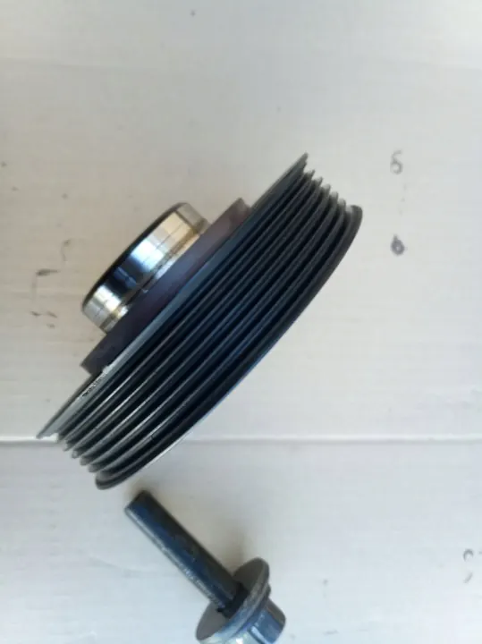 Polea de correa Ford OE CM5G-6316-GC usada image 3