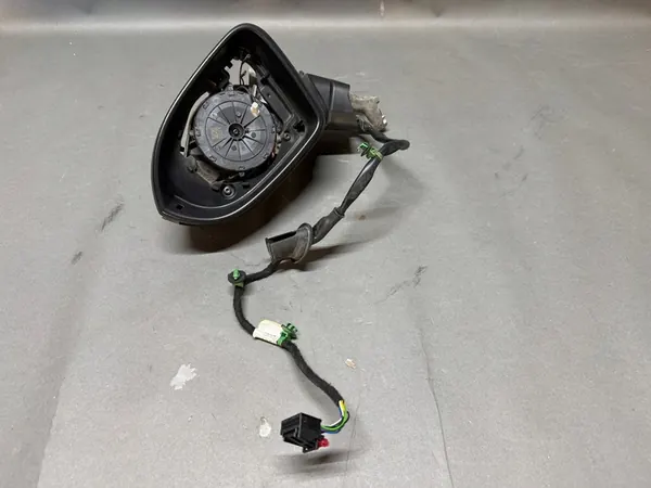 Vasen peilinkotelo VW Passat B8 image 4