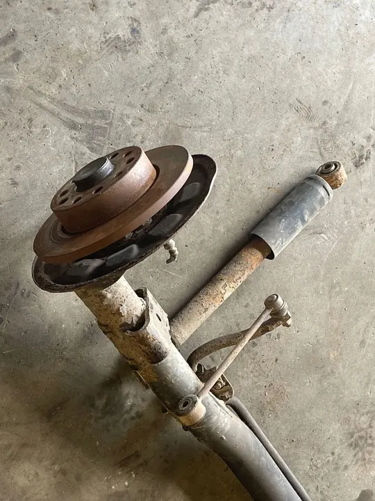 Volkswagen Caddy 2005 Trave Posteriore Usato image 2