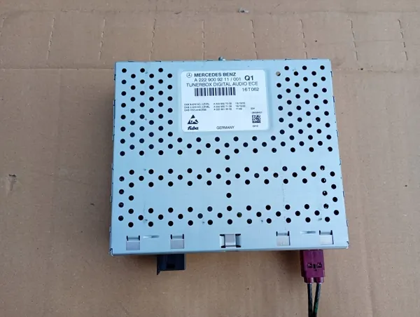 Mercedes Radio Tuner Versterker OEM A2229009211 image 2