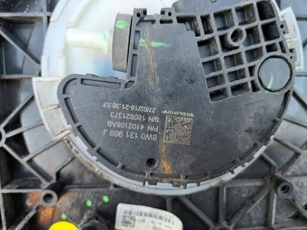 Tanque AdBlue Audi OEM 8W0131878BH - Usado image 3