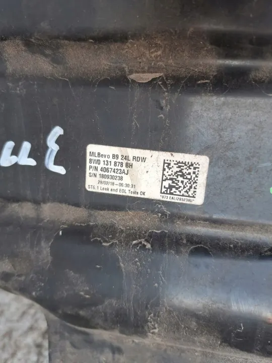 Tanque AdBlue Audi OEM 8W0131878BH - Usado image 4