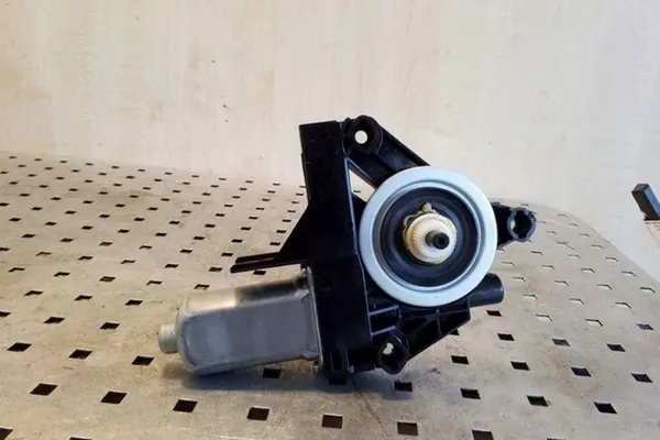 Etusivun vasemman ikkunamoottori VOLVO XC60 II 966268102 image 3