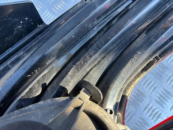 PEUGEOT 208 I LIFT LUZ TRASERA IZQUIERDA DERECHA 9825601280 9825601180 image 3