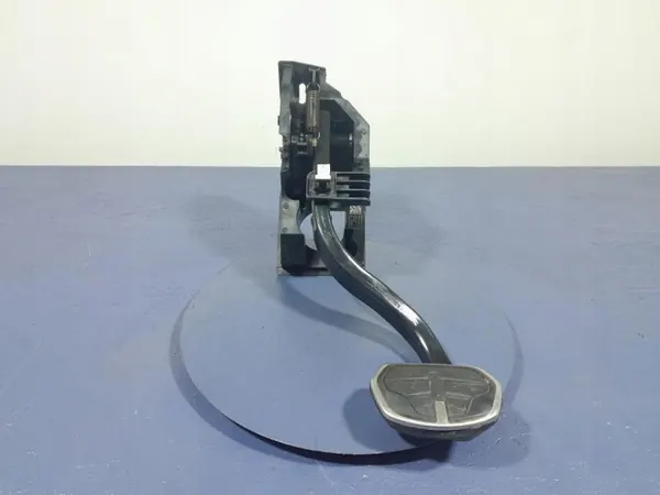 Pédale de Frein BMW OEM 6888753 - État Utilisé image 2