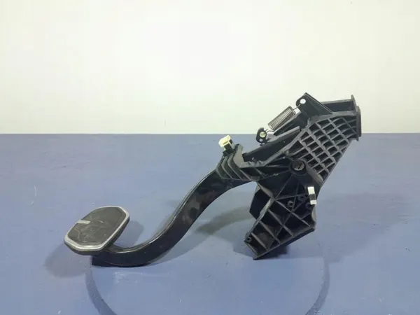 Pédale de Frein BMW OEM 6888753 - État Utilisé image 4