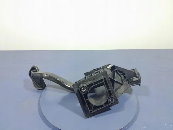 Pédale de Frein BMW OEM 6888753 - État Utilisé image 5