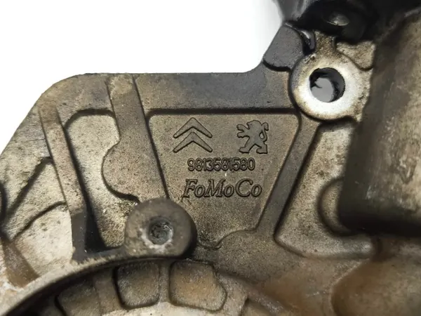 Bomba de óleo OEM 9813581580 para Peugeot Partner III 1.6 eHDI image 8