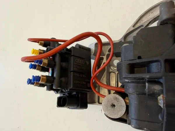 Compresseur Suspension Porsche Taycan OEM 9J1616006D image 3