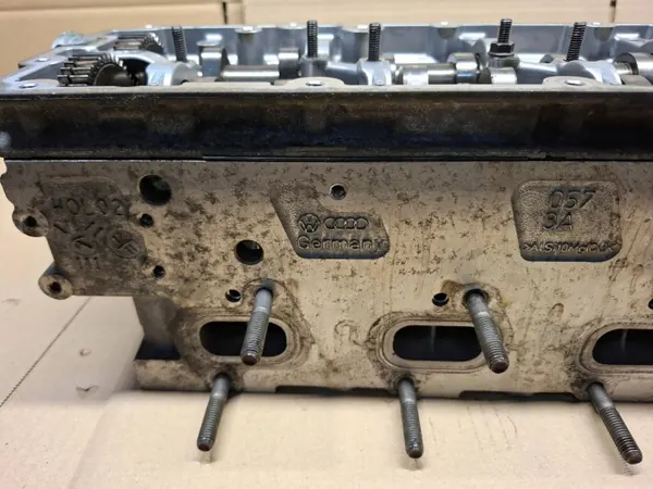 Cabeçote esquerdo OEM 1057353BH 4.2 TDI image 6