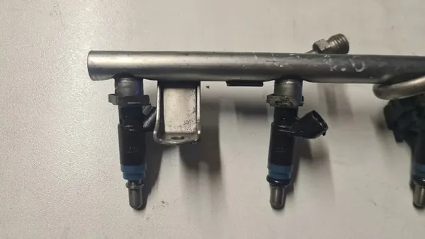 Rail di alimentazione con iniettori Audi A4 B6 2.0 20V ALT OEM image 2