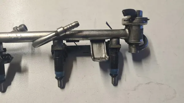 Rail di alimentazione con iniettori Audi A4 B6 2.0 20V ALT OEM image 3