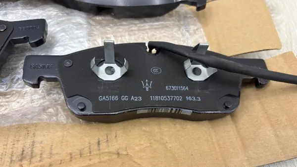 OEM 673011564 DGN frambromsbelägg för Maserati Levante image 3
