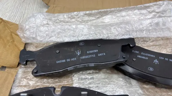 OEM 673011564 DGN frambromsbelägg för Maserati Levante image 5