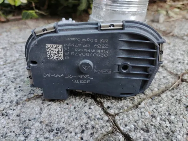 Spjällhus OEM P2GE-9F991-AC för Ford Escape image 3