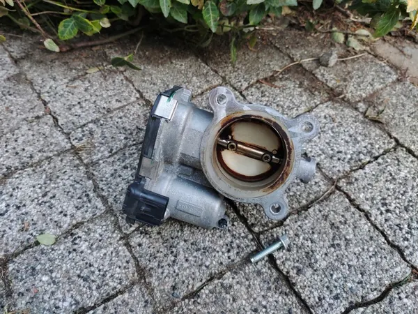 Spjällhus OEM P2GE-9F991-AC för Ford Escape image 4