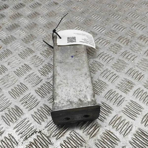 Etupuskuri-tanko TESLA MODEL 3 110919300C image 2