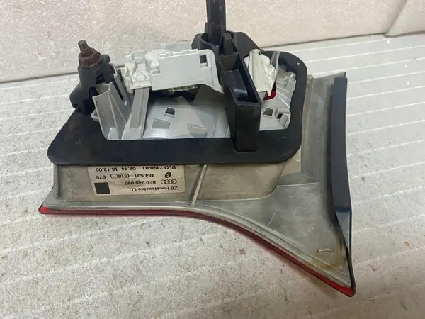 Luz trasera izquierda AUDI A4 B7 Avant image 7