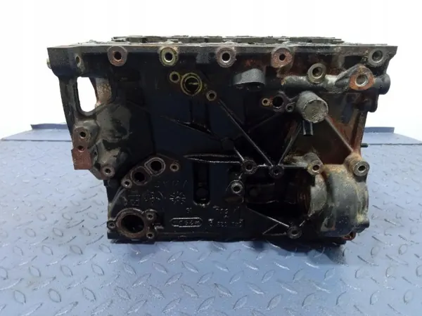 Skoda Moottorilohko OEM 04L103011 - 2.0 TDI 150hv image 3