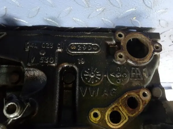 Skoda Moottorilohko OEM 04L103011 - 2.0 TDI 150hv image 4