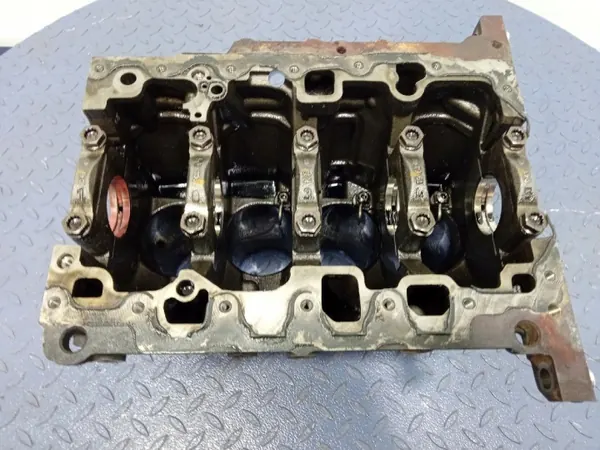 Skoda Moottorilohko OEM 04L103011 - 2.0 TDI 150hv image 7