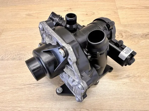 AUDI A4 B9 A5 F5 2.0 TFSI Water Pump + Thermostat image 2