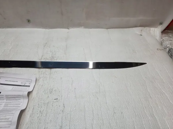 OEM A4491ADE00ST Moldura de maletero para KIA Carens IV image 3