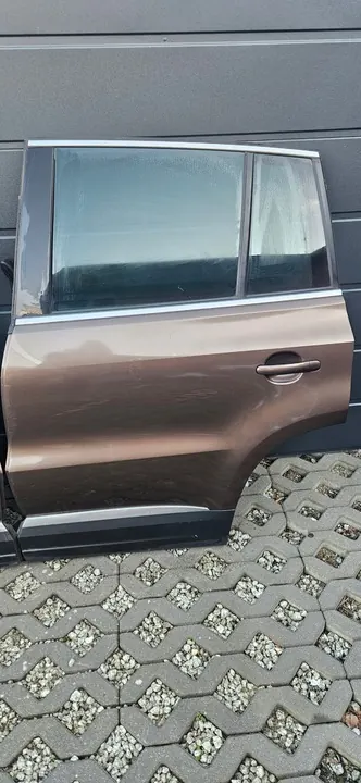 VW TIGUAN 5N LIFT BAKDÖRR VÄNSTER BRUN LH8Z image 3