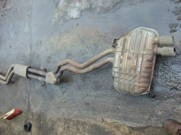 BMW Z4 E85/E86 Äänenvaimennin OEM 7516720 - Käytetty image 3
