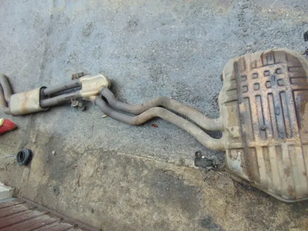 BMW Z4 E85/E86 Äänenvaimennin OEM 7516720 - Käytetty image 8