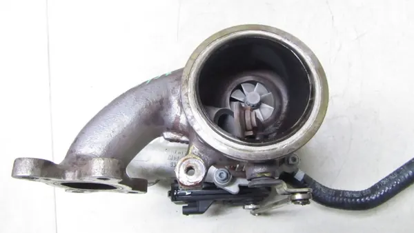 Volvo XC60 II 2.0H Turbocompressor 32257802 17- image 4