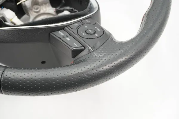 Volant cuir OEM usagé pour Toyota Corolla GR Sport image 10