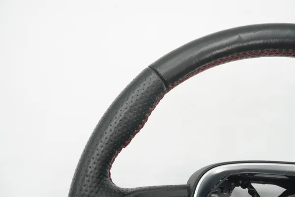 Volant cuir OEM usagé pour Toyota Corolla GR Sport image 4
