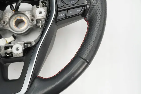 Volant cuir OEM usagé pour Toyota Corolla GR Sport image 7