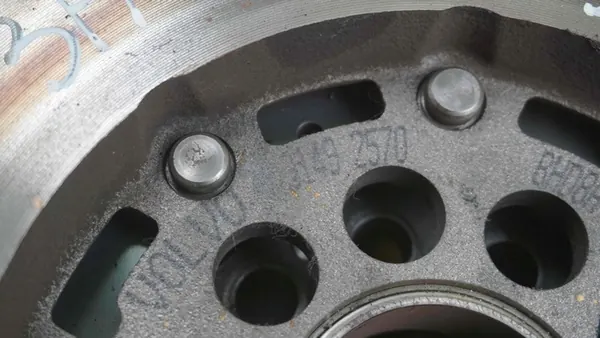 Volvo V60 S60 V40 2.0 D D2 Kaksimassajousi image 3