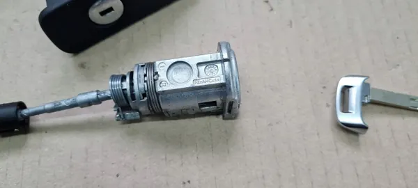 OEM 4M8837167 Ovenlukon sisäosa Audi SQ8 RSQ8 Q8 image 3
