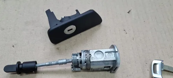 OEM 4M8837167 Ovenlukon sisäosa Audi SQ8 RSQ8 Q8 image 6