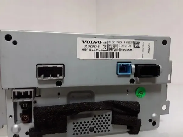 Volvo S60 II Navigointinäyttö OEM 31328246 image 4