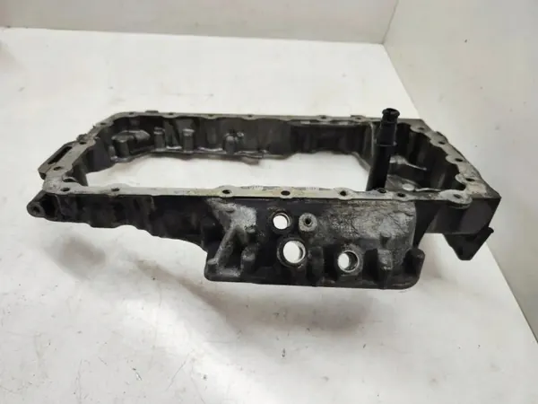 Peugeot OE 9688578780 Base do Cárter - Usado image 2