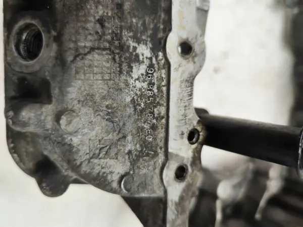 Peugeot OE 9688578780 Base do Cárter - Usado image 3