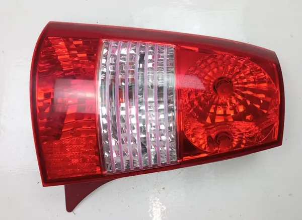 Lámpara Trasera Izquierda Kia Picanto image 10