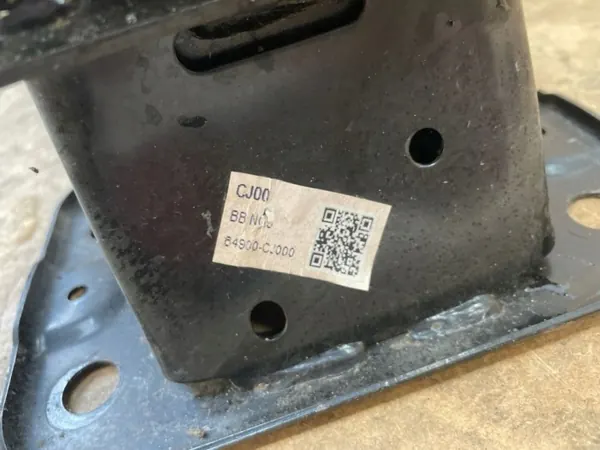 OEM 64900CJ000 etupuskurin vahvistustanko image 5