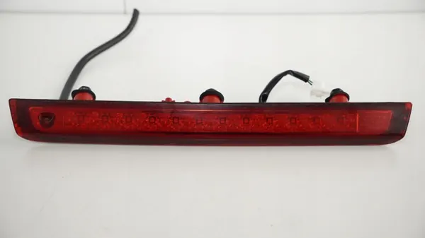 Luz de Travão Traseira OEM 360200876 para Hyundai i30 HB 07-10 image 2