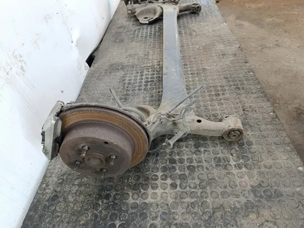 Hinterachsschwinge OEM für Toyota Yaris I FL 1.0 image 8