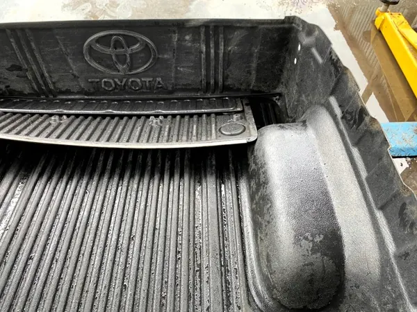 Caja de carga Toyota OE para Hilux VIII - Estado usado image 4